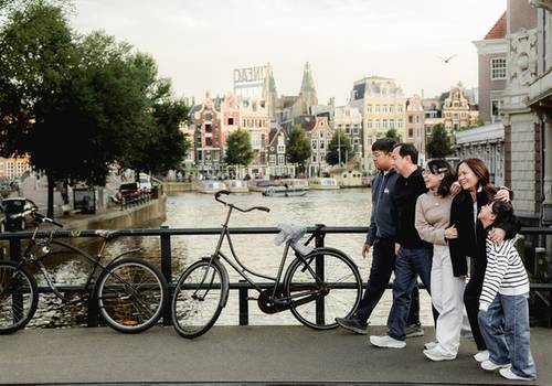 How I Design a Family Photo Route in Amsterdam