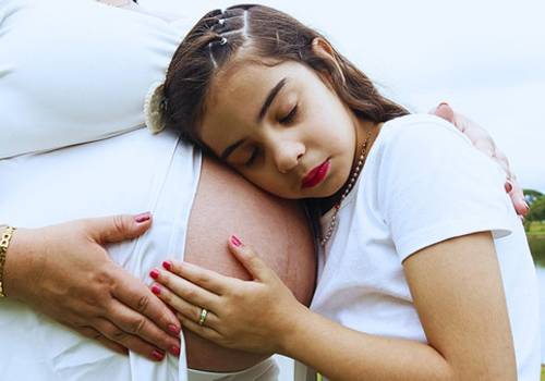 Mamãe Moderna: 5 Dicas Essenciais para Uma Maternidade Descomplicada e Cheia de Amor


