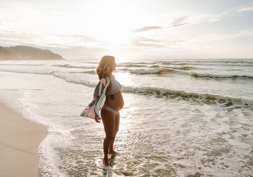 9 Inspirações de roupas e acessórios para usar em seu ensaio gestante