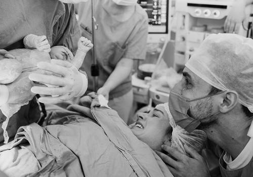 Primeiro olhar - O momento mágico eternizado pela fotografia de nascimento.