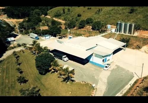 Vídeos de Veja como é feito o envase de água mineral natural na Fonte Acqua Única