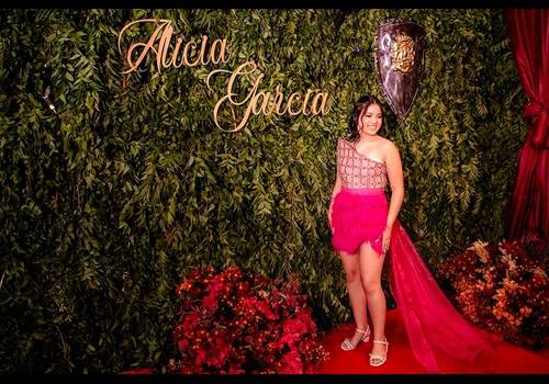 Debutante de Trailer 15 anos Alicia