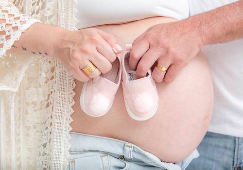 Ensaio Gestante de Á espera de Leticia