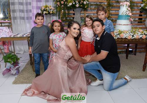 Aniversários de 15 Anos de Maria Aparecida