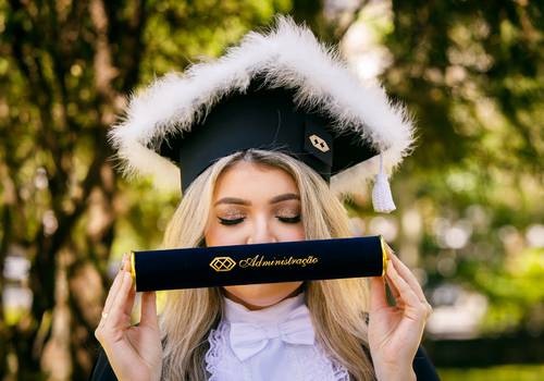 Ensaios de ENSAIO DE FORMATURA - Vanessa Moura (Administração)