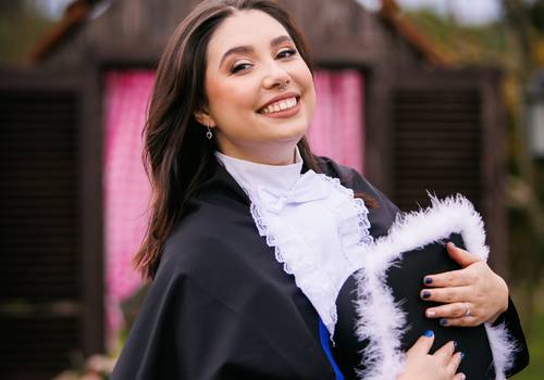 Ensaios de ENSAIO DE FORMATURA - Gabriella Fagundes (Design Gráfico)