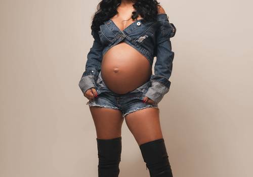 gestante de ensaio de gestante no estúdio | arthur e carol