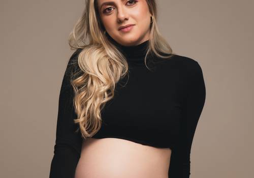 gestante de ensaio de gestante no estúdio | samuel, ingrid, vinicius e isa 