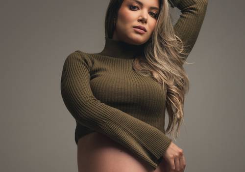 gestante de ensaio de gestante no estúdio | nicolas