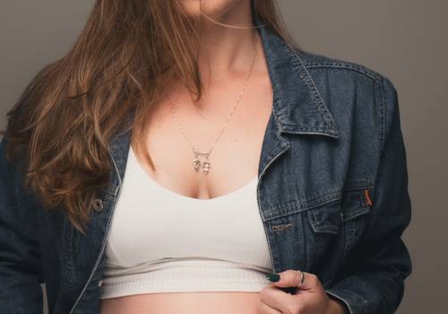 gestante de ensaio de gestante no estúdio | aya