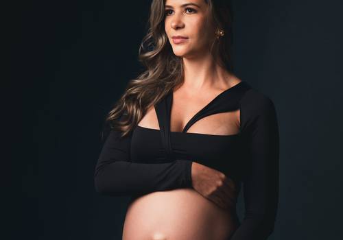 gestante de ensaio de gestante no estúdio | melina