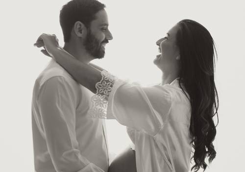 gestante de ensaio de gestante no estúdio | sarah