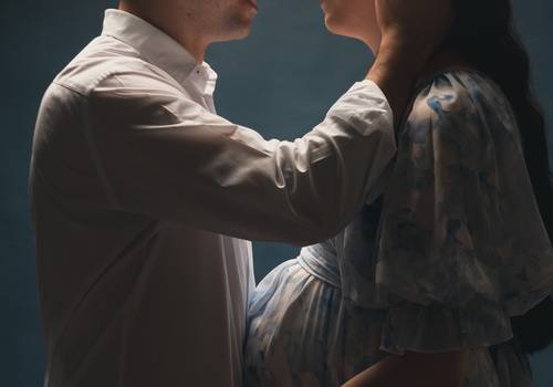 gestante de ensaio de gestante no estúdio | miguel