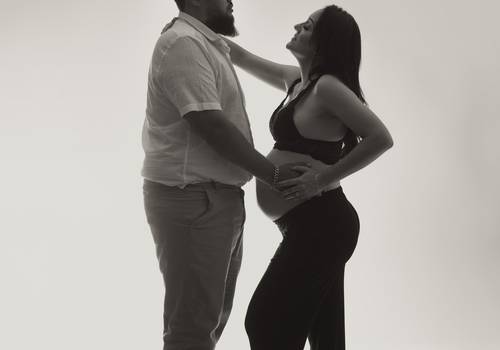 gestante de ensaio de gestante no estúdio | joão