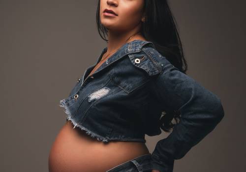 gestante de ensaio de gestante no estúdio | benício