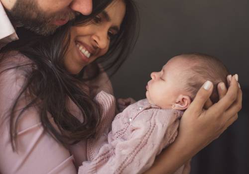 família de ensaio de família em casa | maya, zayla e igor