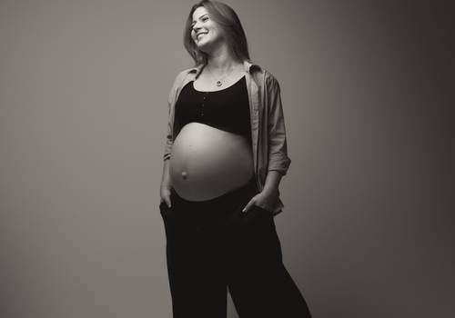 gestante de ensaio de gestante no estúdio | beatriz