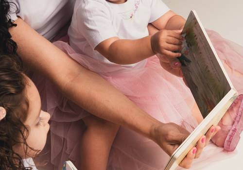 família de ensaio de família no estúdio + externo | laura, manu e sabrina