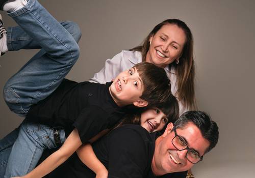 família de ensaio de família no estúdio | longhi e musachi