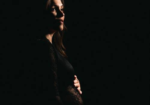 gestante de ensaio de gestante no estúdio | fiorella