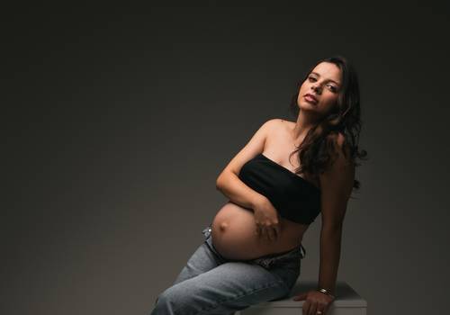 gestante de ensaio de gestante no estúdio | maria júlia