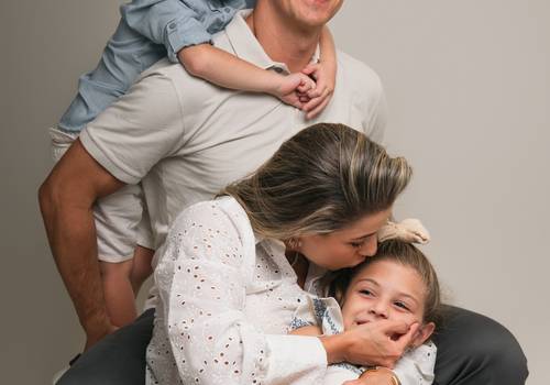 família de ensaio de família no estúdio | accorsi e rodrigues