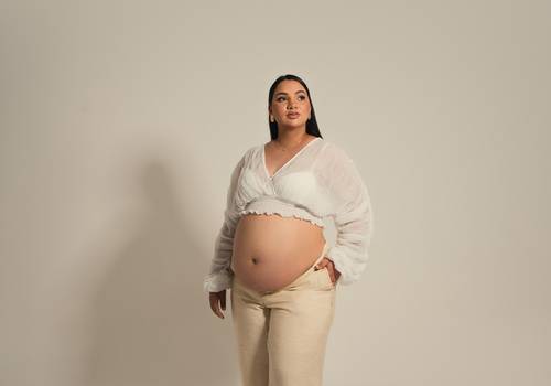 gestante de ensaio de gestante no estúdio | elisa
