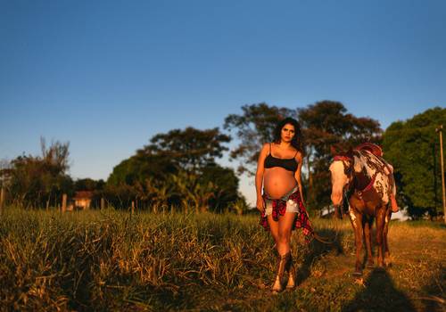 gestante de ensaio de gestante no sítio | faris e dalel