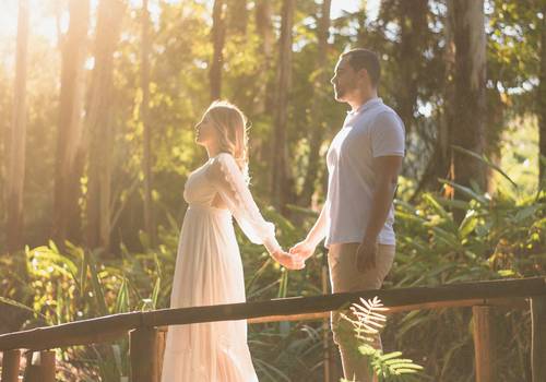 casal de pré wedding no eden garden | aline e thiago