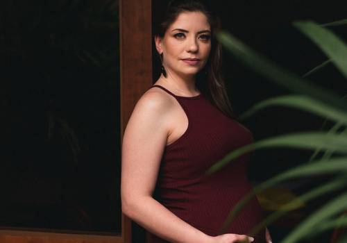 gestante de ensaio de gestante em casa | manuela, mari e rafael