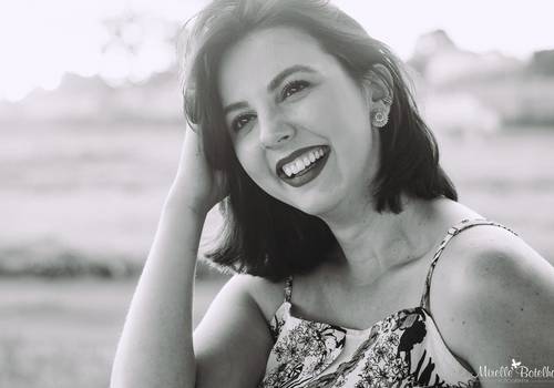 Feminino de Graziela Coneglian 