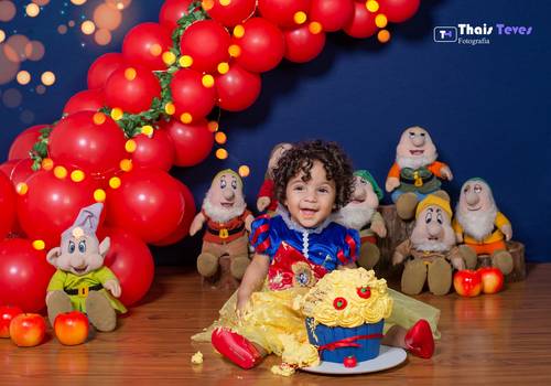 Smash the Cake de Smash The Cake Ayla Tema Branca de Neve no Estúdio Thais Teves Fotografia 