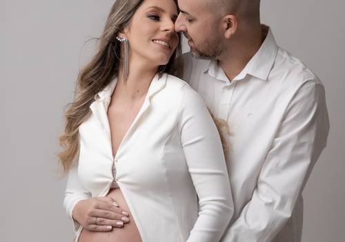 GESTANTE de Á ESPERA DE HELENA