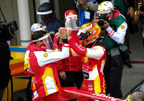 Segue o líder Ricardo Zonta