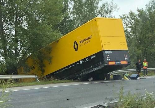 Acidente com caminhão da Renault