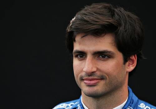 Sainz é confirmado na Ferrari