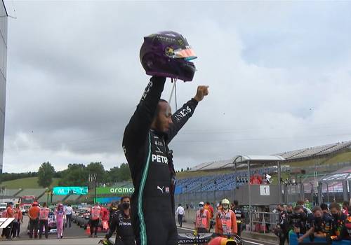 Hamilton vence na Hungria, conquista mais um recorde e assume liderança do campeonato