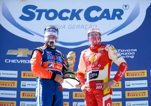 Zonta e Barrichello vencem na volta da Stock Car