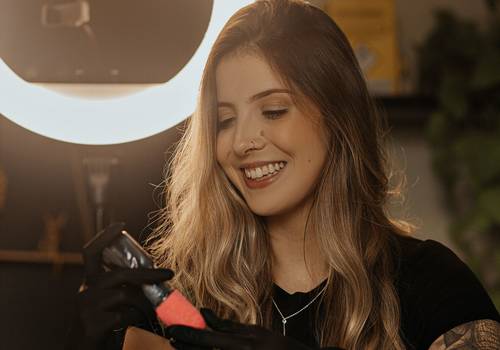 Ensaio Corporativo de Júlia Fabris - Tatuadora