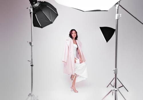 RETRATO FEMININO de LARI COSTA