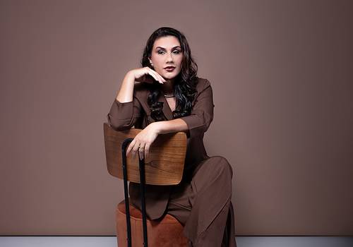 RETRATO FEMININO de LUCIANA COSTA