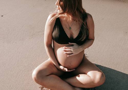 Gestante de Ensaio Gestante | Praia de Itamambuca | Doce espera Leo