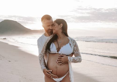 Gestante de Ensaio Gestante | Praia de Itamambuca | Doce espera Bento