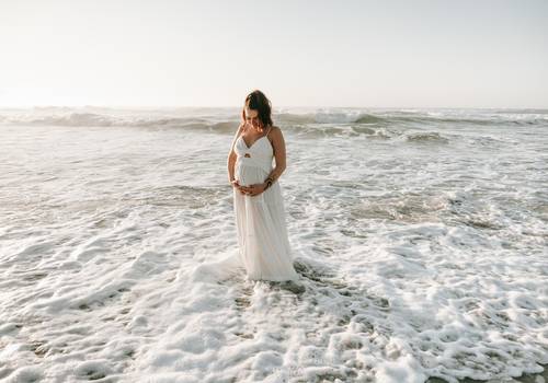 Gestante de Ensaio Gestante | Praia de Itamambuca | Doce espera Alice