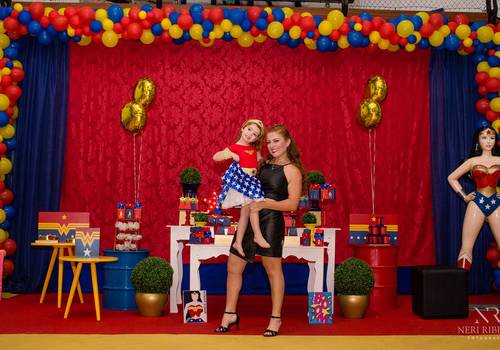 Infantil de Aniversário Valentina 4 anos - Mulher Maravilha