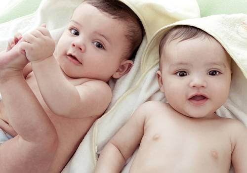 Ensaios e fotografia de bebês em estúdio  de BEBÊS