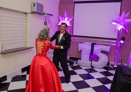 Pai e filha se emocionam!!! Aguenta coração