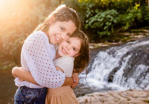 Série L'amore - Fotografia de Família de Celina e Olívia em um fim de tarde na cachoeira!