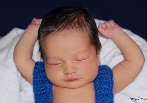 NEWBORN de Arthur Azafe