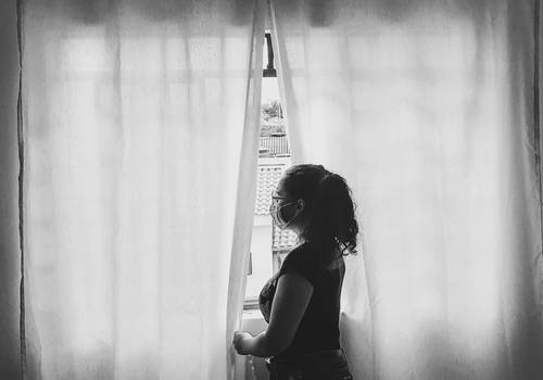 Nunca estivemos tão sós e ao mesmo tempo tão unidos. Em tempos de crise, nunca fomos tão unidade mesmo estando separados.